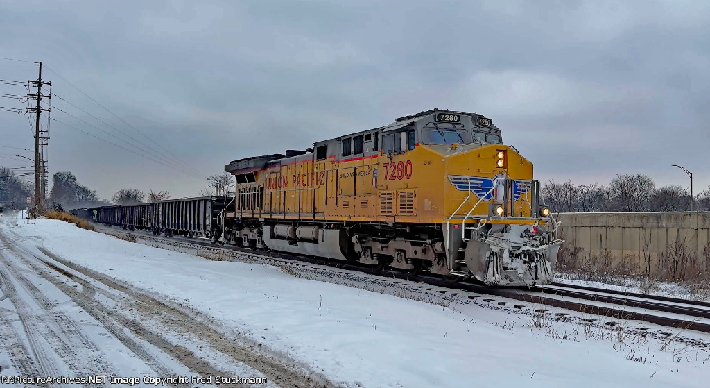 UP 7280 leads B520 up the hill out of Akron.